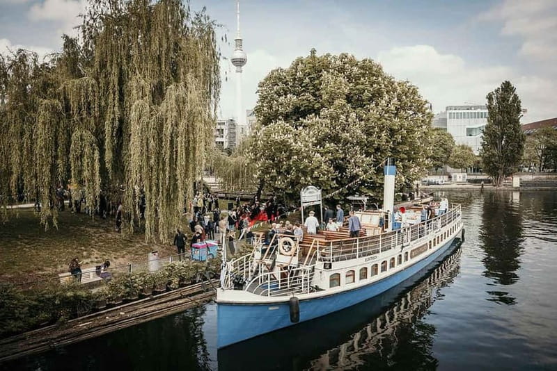 1h Berlin-Cruise with 140 year old electrified steamship - Timing tips so you see the best light