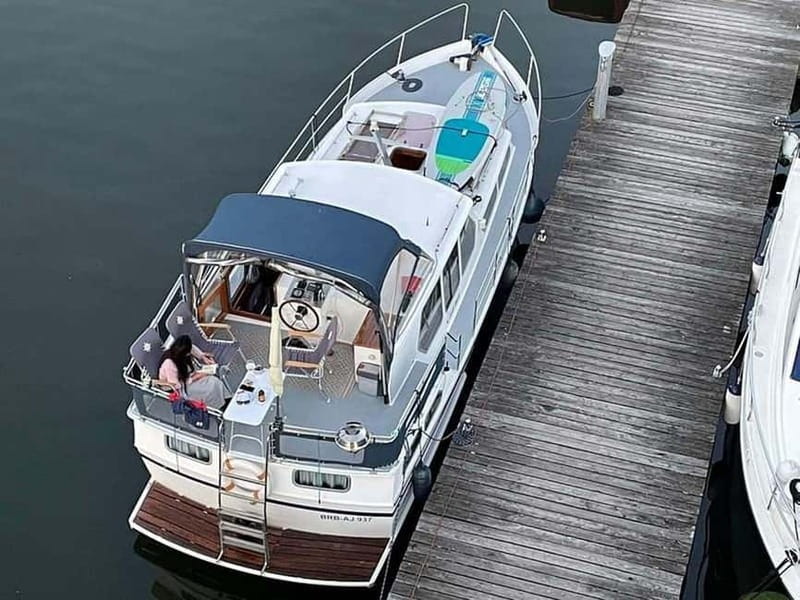 4h Unforgettable Tour with Skipper, "Seven Lakes Cruise" - Wannsee’s seven lakes districts: Tiefensee and Griebnitzsee from the water