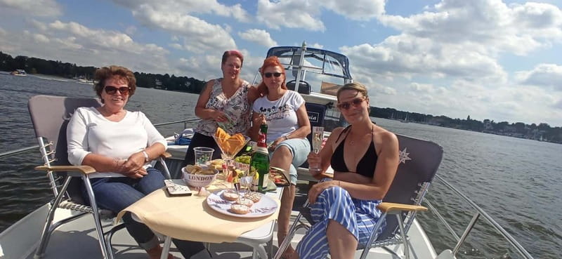 4h Unforgettable Tour with Skipper, "Seven Lakes Cruise" - Glienicke Bridge and Bridge of Spies photo time