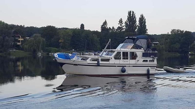 4h Unforgettable Tour with Skipper, "Seven Lakes Cruise" - Your yacht: 10.5 meters of comfort, plus a key weather reality
