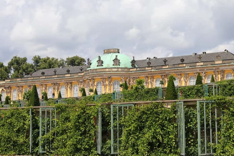 5h Potsdam private tour with Guide, Chauffeur & Photographer - Glienicke Bridge: where the viewpoints hit hardest in ten minutes