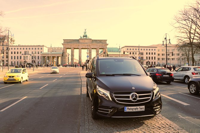 5hours: Guide, Chauffeur & Photographer in Berlin private Tour - Enter Berlin with a driver, guide, and photographer in one plan