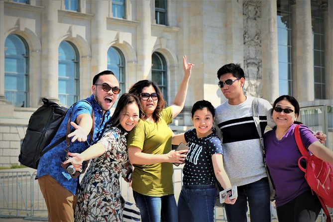 5hours: Guide, Chauffeur & Photographer in Berlin private Tour - The western icons: Brandenburg Gate and Victory Column in tight time