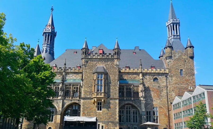 Aachen classic walking tour - Palatine Courtyard and Treasury Chamber Stops for the Big Finale