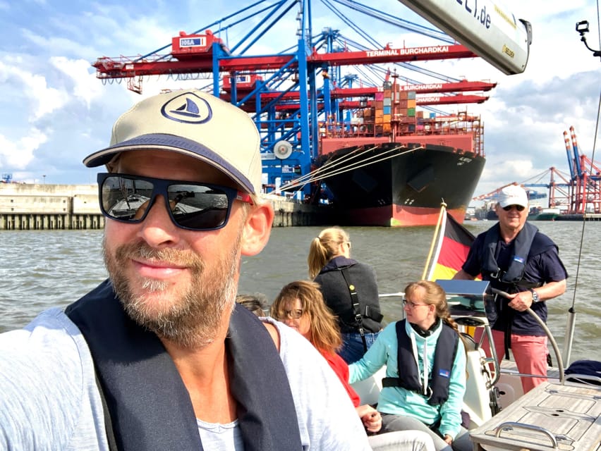 "After Work" - Sailing-Yacht Cruising Event, Hamburg/Elbe - From Övelgönne to Teufelsbrück: watching the Elbe’s working shoreline