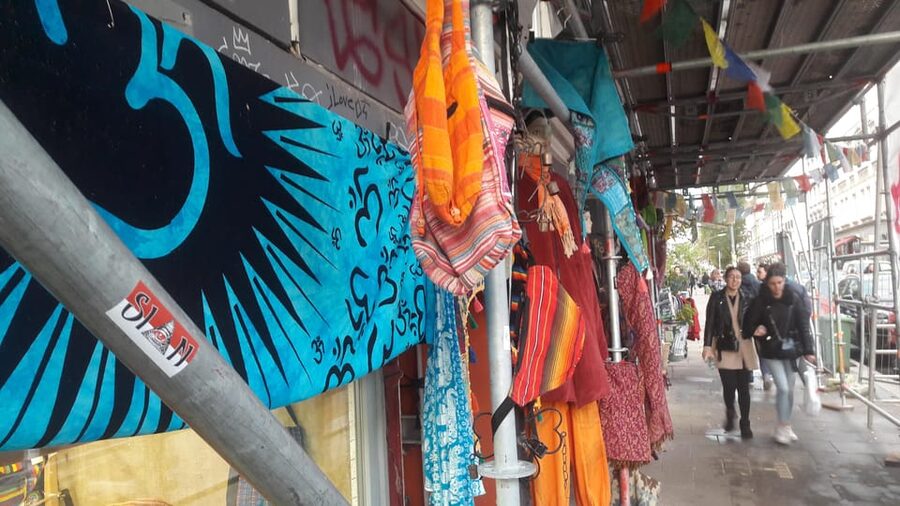 Alternative Berlin / Street art tour - Private group - Music as a map: gramophones, punk, hip hop, and more