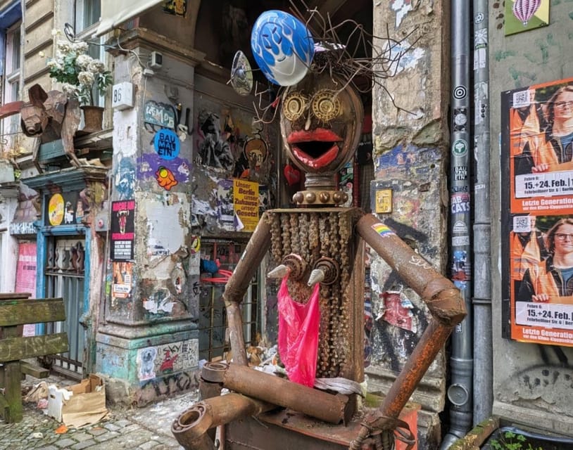 Alternative Berlin / Street art tour - Private group - The street-art stops that matter (and why you will look longer)