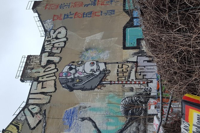 Alternative tour, History off the beaten path - Less-touristed corners and street-level details you can spot