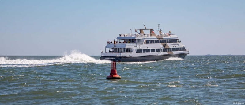 Amrum: Day trip by boat to Hallig Hooge - The 30-minute boat ride from Amrum to Hooge