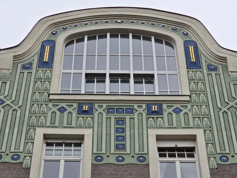 Art Nouveau Meets Street Art in Munich (Max. 12 guests) - The Spray-Paint Postcard Finale, Stencils Included