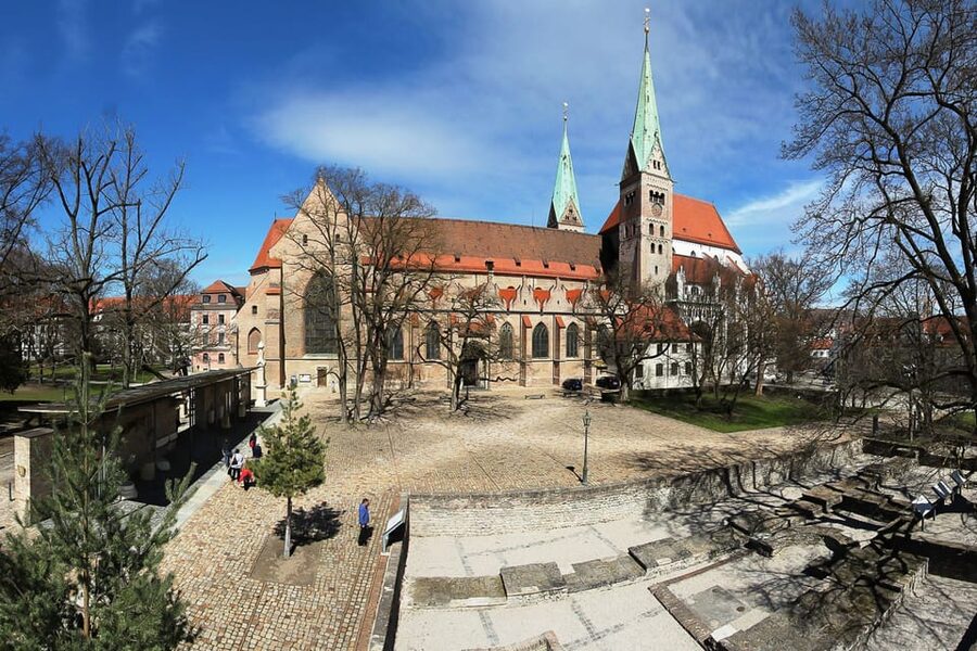 Augsburg: Illuminated Guided Evening Walking Tour - Key highlights at a glance