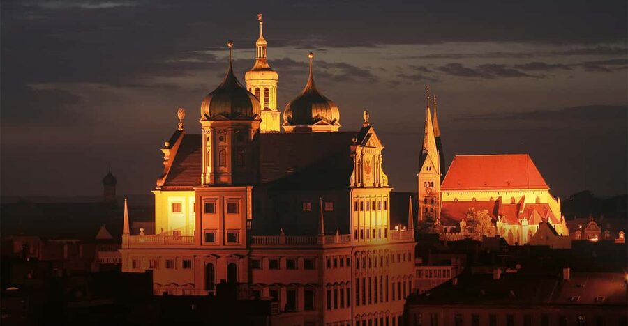 Augsburg: Illuminated Guided Evening Walking Tour - Starting at the Town Hall Main Door: Getting Oriented Fast
