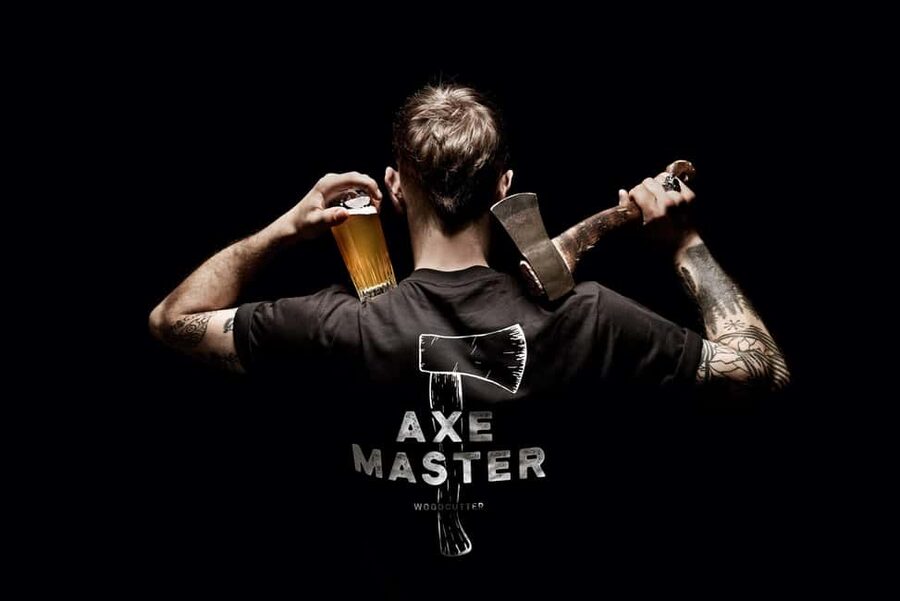 AXE THROWING & ENJOYING DRINKS IN COLOGNE'S FIRST AXE THROWING BAR - Unlimited throws and private lanes: where the value really shows