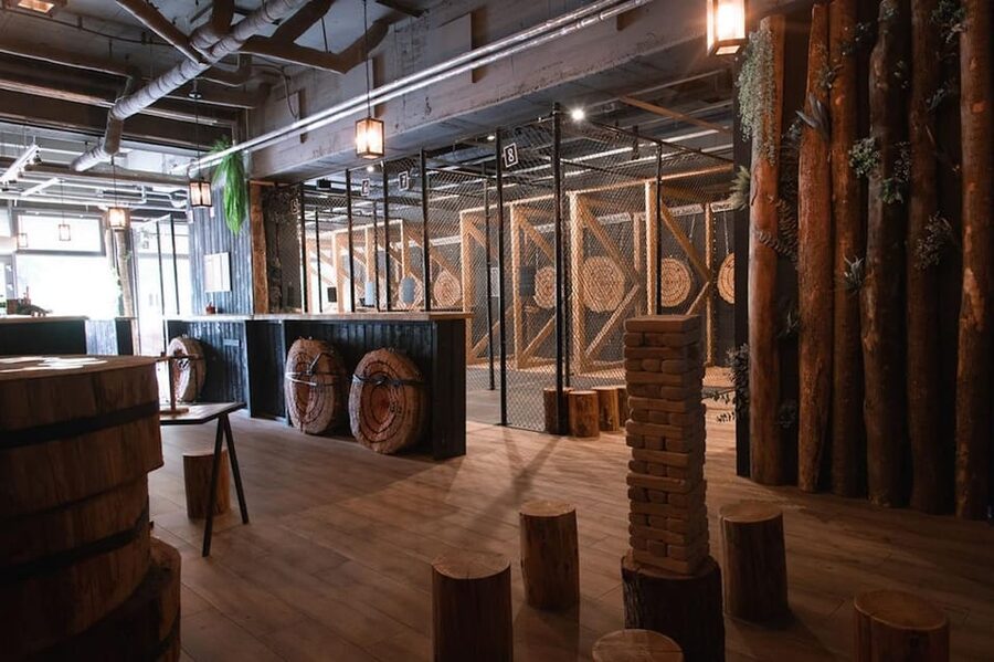 AXE THROWING EXPERIENCE IN BERLIN - What To Wear And What Rules You Must Follow