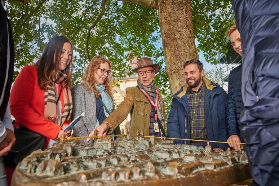 Bamberg: Guided Walking Tour - Old Court: history you can feel in the layout
