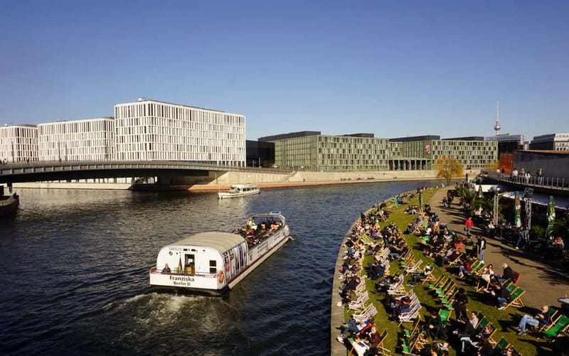 Berlin: 1-Hour Boat Tour with Bilingual Guide (Ger/Eng) - Why this 1-hour Spree cruise works in Berlin