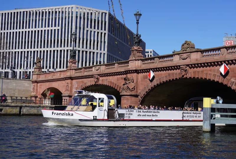 Berlin: 1-Hour Boat Tour with Bilingual Guide (Ger/Eng) - Sights you pass, from Humboldt Forum to the Reichstag zone
