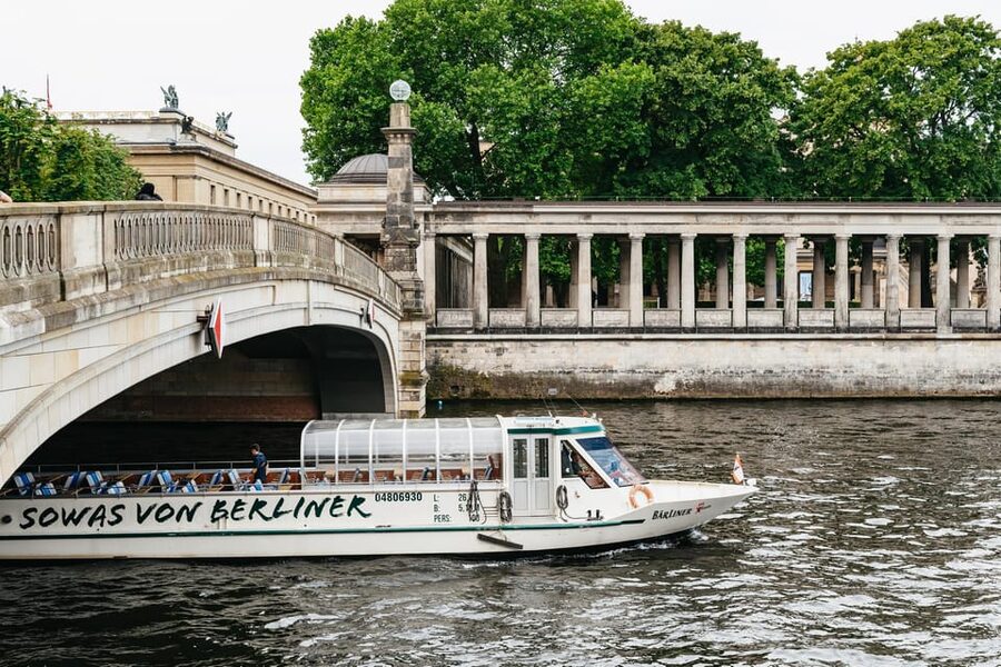 Berlin: 1-Hour City Sightseeing Cruise - Price and value for a $25, one-hour overview