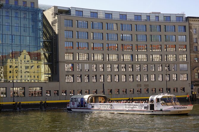 Berlin: 1-hr Boat Tour with Bilingual Live Guide (DE/EN) - Drinks, bar service, and what your ticket does and does not cover