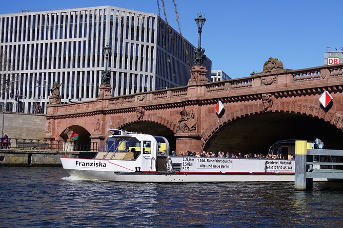 Berlin: 1-hr Boat Tour with Bilingual Live Guide (DE/EN) - Best way to use this tour in your Berlin plan