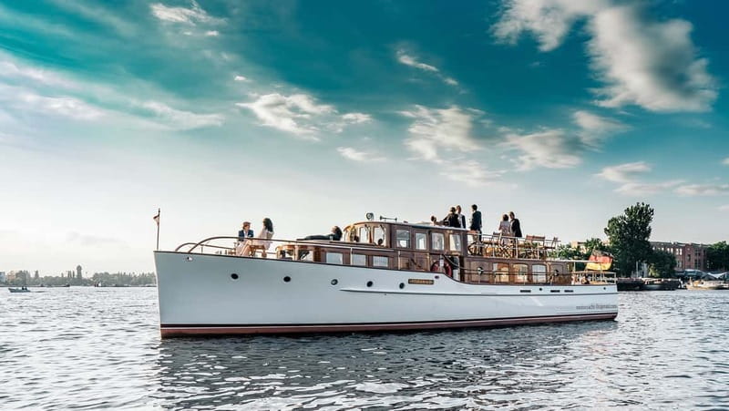 Berlin: 1h Boutiquestyle-Cruise on the Electric FITZGERALD - From Reichstag to Bellevue Palace, plus Museum Island and Tiergarten