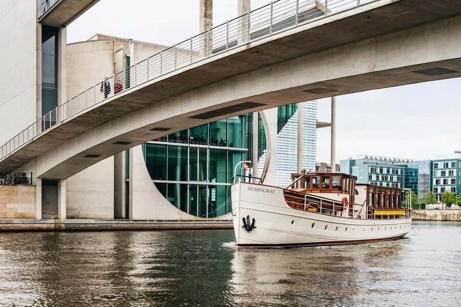 Berlin: 1h Boutiquestyle-Cruise on the Historic HEMINGWAY - Why the HEMINGWAY feels different on Berlin’s river