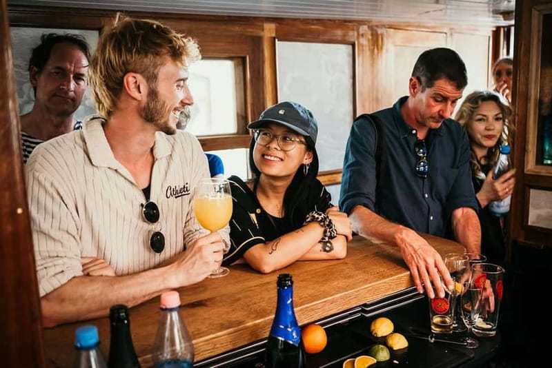 Berlin: 2.5-Hour Beer & Sunset Sightseeing Boat Cruise - Island of Youth, Museum Island, and the calm stretch toward central landmarks