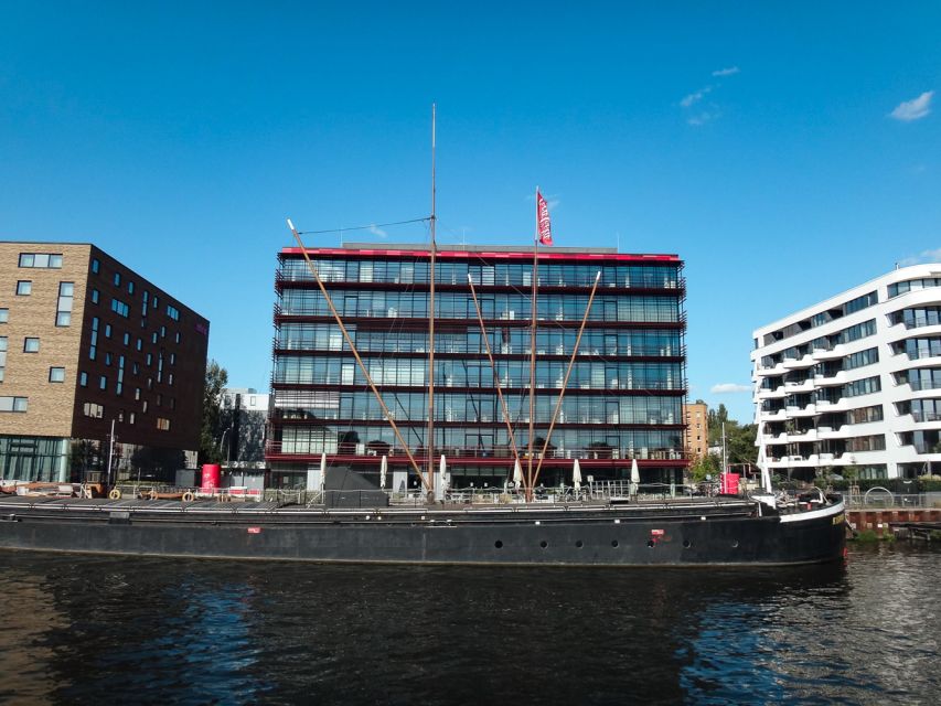 Berlin: 2.5-Hour East Side Boat Cruise with Commentary - Price and value for a 2.5-hour guided East Side cruise