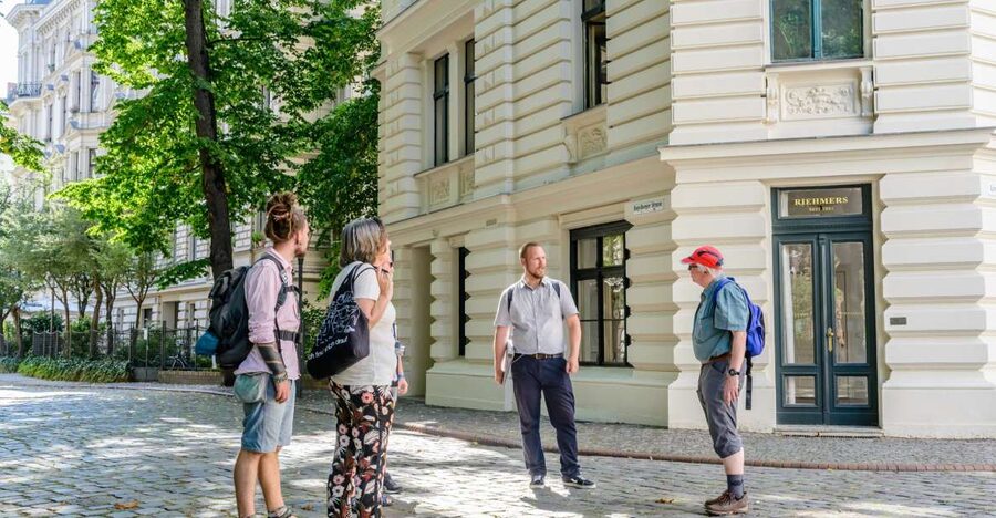 Berlin: 2.5-Hour Walking Tour through Kreuzberg 61 - Viktoriapark Waterfall Pause and Riehmers Hofgarten Quiet Time