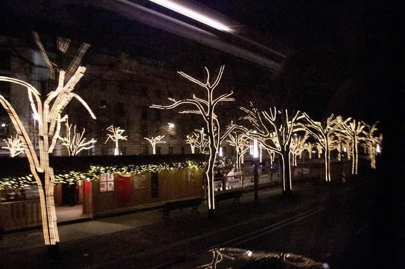 Berlin: 2-Hour Christmas Lights Bus Tour incl. Mulled Wine - The illuminated sights you see from the bus