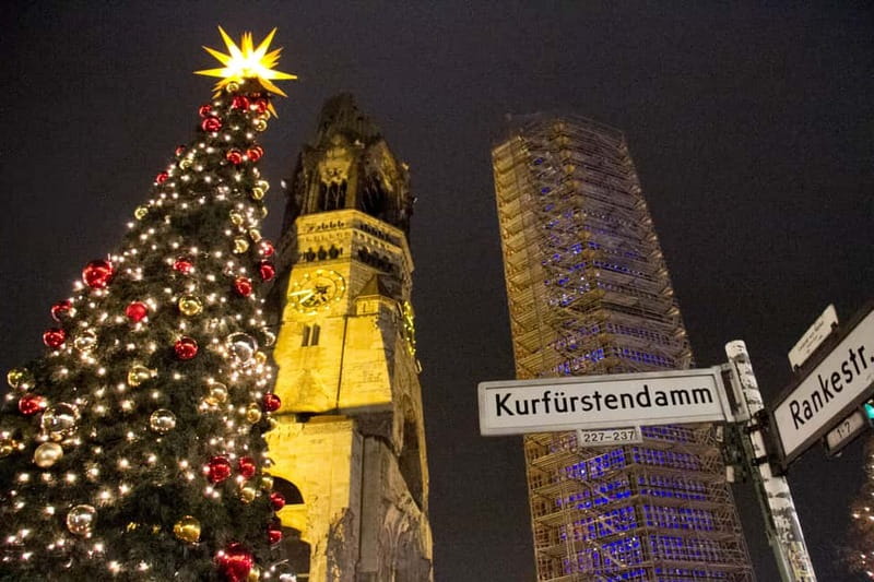 Berlin: 2-Hour Christmas Lights Bus Tour incl. Mulled Wine - Mulled wine and gingerbread: the simple holiday bonus