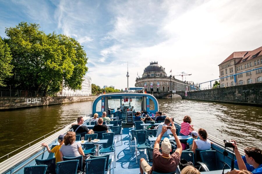 Berlin: 3.25-Hour Spree & Landwehrkanal Boat Tour - Seating, Weather Comfort, and What to Wear