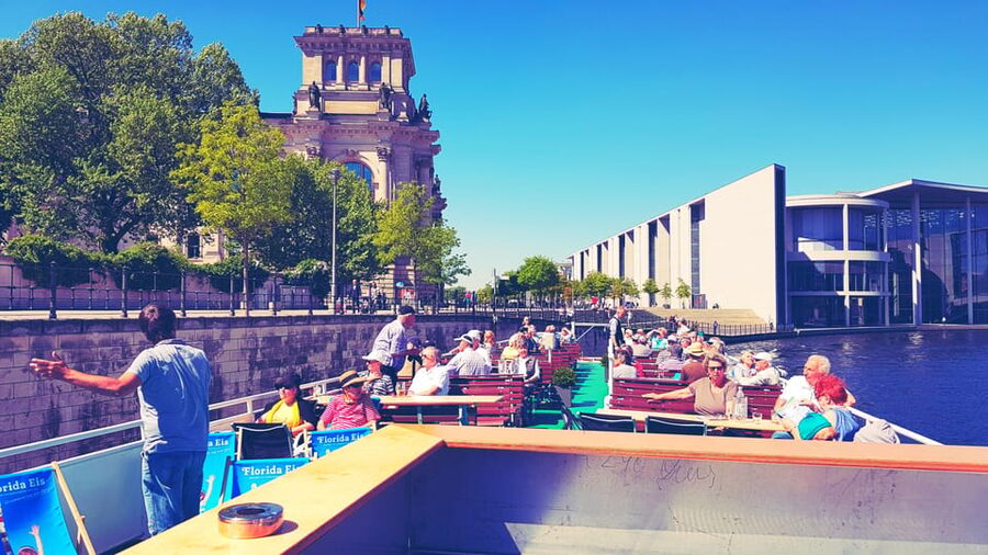 Berlin: 3.5-Hour Sightseeing Cruise on the Spree River - Charlottenburg lock and the Palace area: the cruise’s classic opening