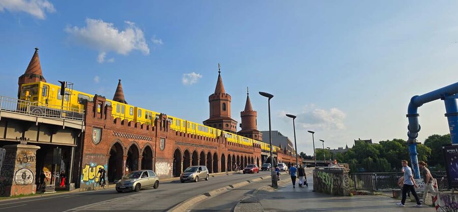 Berlin: 3-hour bike tour - A journey through time in the capital - Key highlights