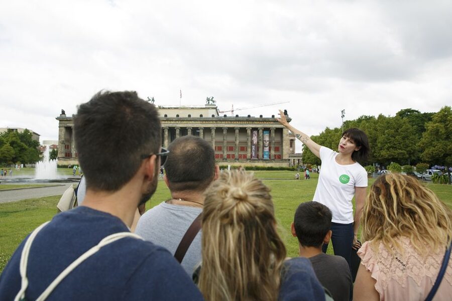 Berlin: 4-Hour Guided Highlights Tour in Spanish - Museum Island and the Berliner Dom, Big Art in a UNESCO Setting