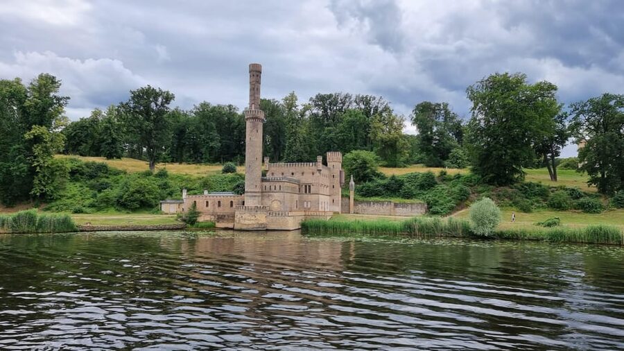 Berlin: 7 Lakes Boat Tour through the Havel Landscape - Jungfernsee, the Church of the Redeemer, and Pfaueninsel on the return run