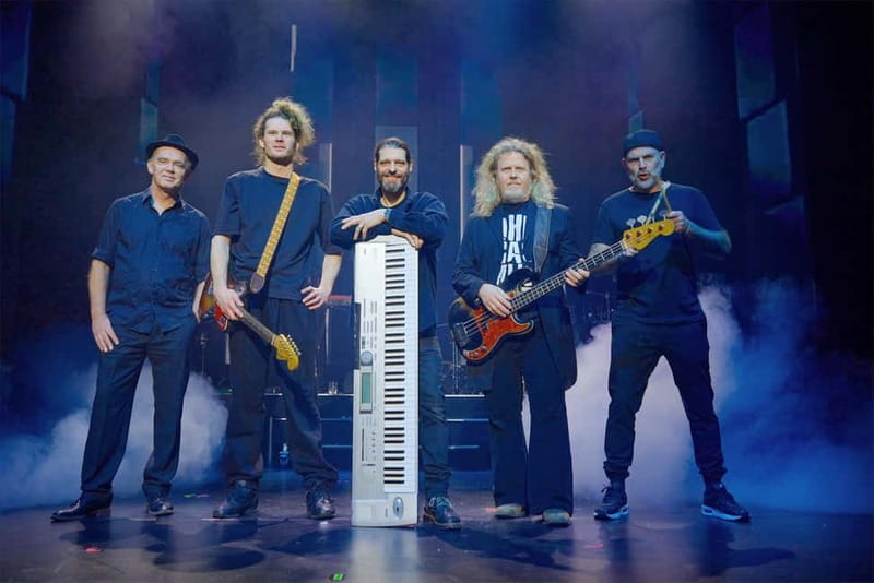 Berlin: "90s Forever - Hits & Acrobatics" - Varieté Show - Booking Berlin nights at Wintergarten Varieté, and practical logistics