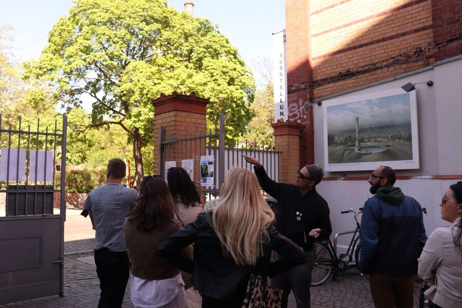 Berlin: Alternative Berlin Walking Tour - Mitte: café districts, shopping streets, and the East-West mood shift