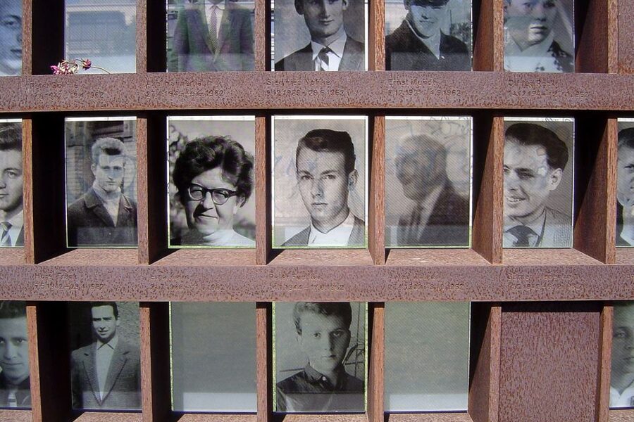 Berlin: Berlin Wall and the Cold War Walking Tour - The Wall’s overnight creation in 1961, and what it changed overnight