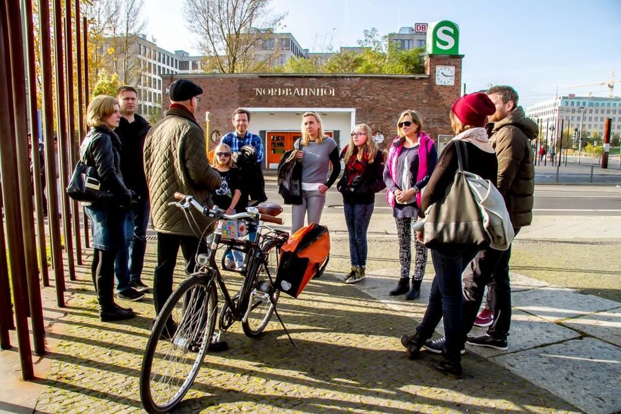 Berlin: Berlin Wall Tour Berlin East West - Escape Attempts and Family Dramas: Why This Tour Feels Like More Than Sights