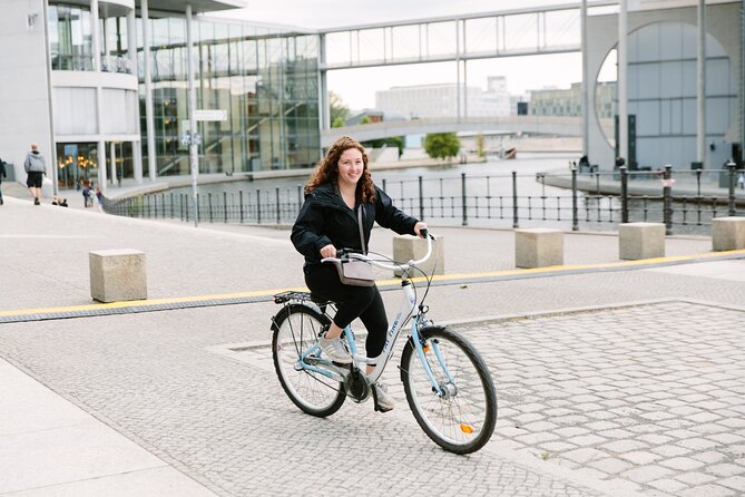 Berlin Bike and Electric Bike Rentals - Bike and helmet setup: small details that save real time