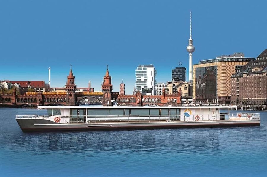 Berlin boat tour| Berlin highlight tour with solar boat on the Spree - Key highlights worth your attention