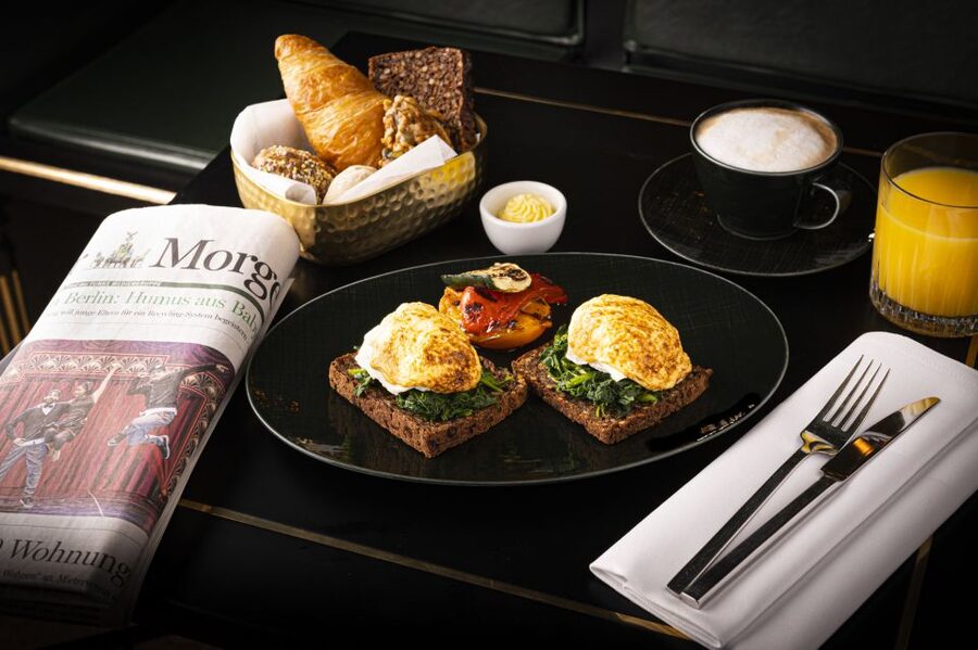 Berlin: Breakfast at Café Wintergarten - Step inside Café Wintergarten’s Golden Twenties mood