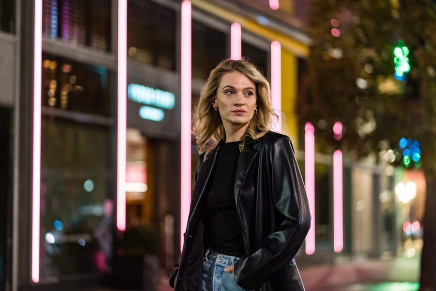 Berlin by Night: Private Photoshoot at Illuminated Cityscape - Practical Tips: Timing, Clothes, and Night Safety