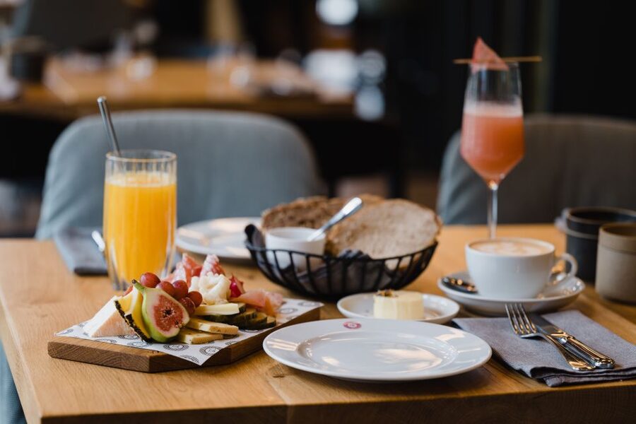 Berlin: Champagne Fine Dining Breakfast in Kreuzberg - The one-course setup, and why it can be better value than it sounds