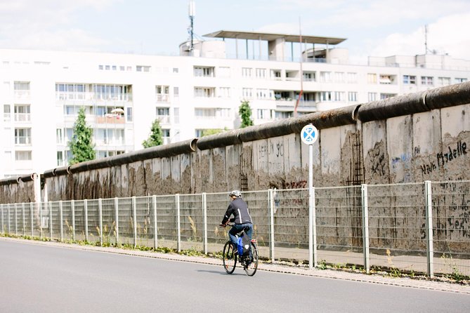 Berlin City Bike Tour with Beer Garden Stop - Tiergarten and the Victory Column: a scenic ride with a view reward
