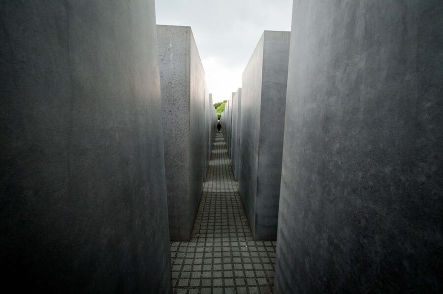 Berlin: City Center Walking Tour - Brandenburg Gate Area: Finishing With a Major Symbol