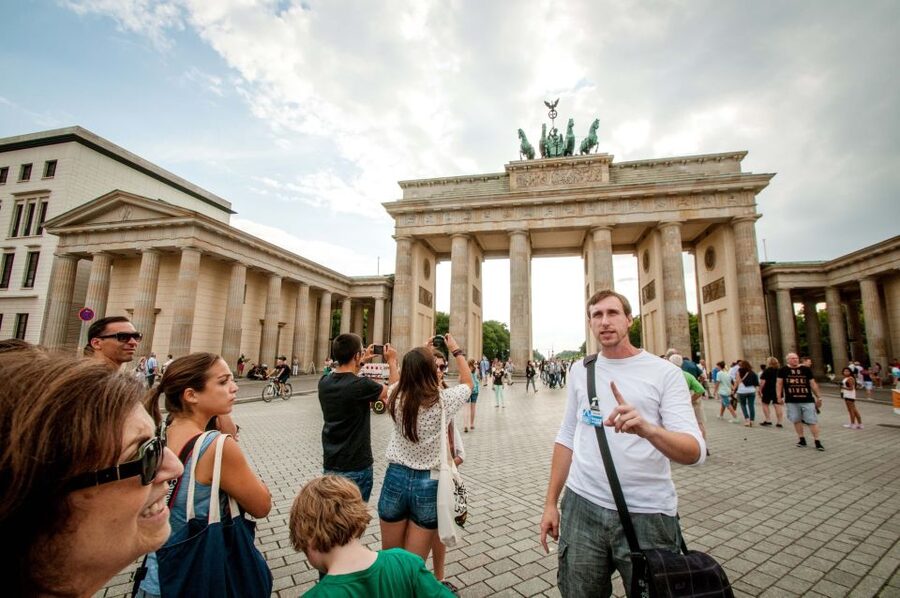 Berlin: City Center Walking Tour - Through Nikolaiviertel and Schlossplatz: Old Center Streets, Lived-In Scale