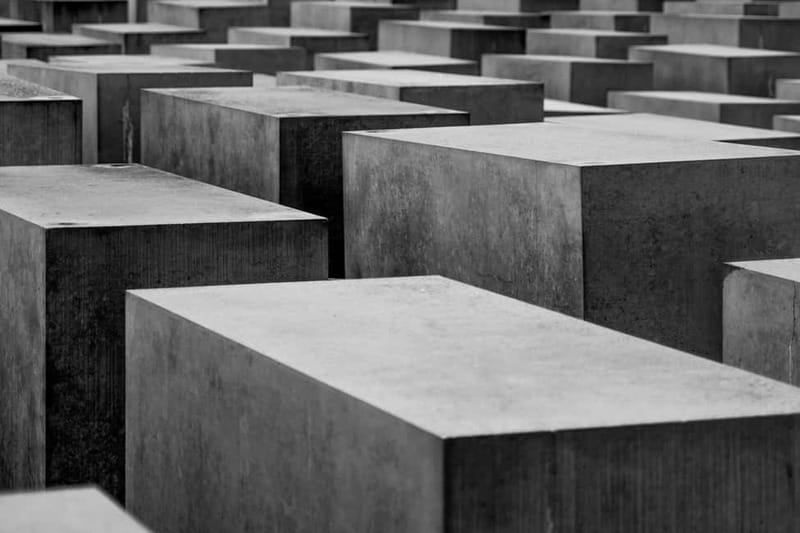 Berlin: City's Highlights Walking Tour - The Memorial to the Murdered Jews of Europe: how to reflect in a public space