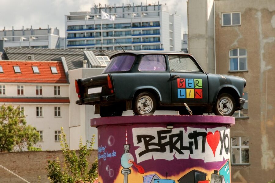 Berlin: City Sightseeing Hop-On Hop-Off Bus Tour - Why an open-top hop-on hop-off works so well in Berlin
